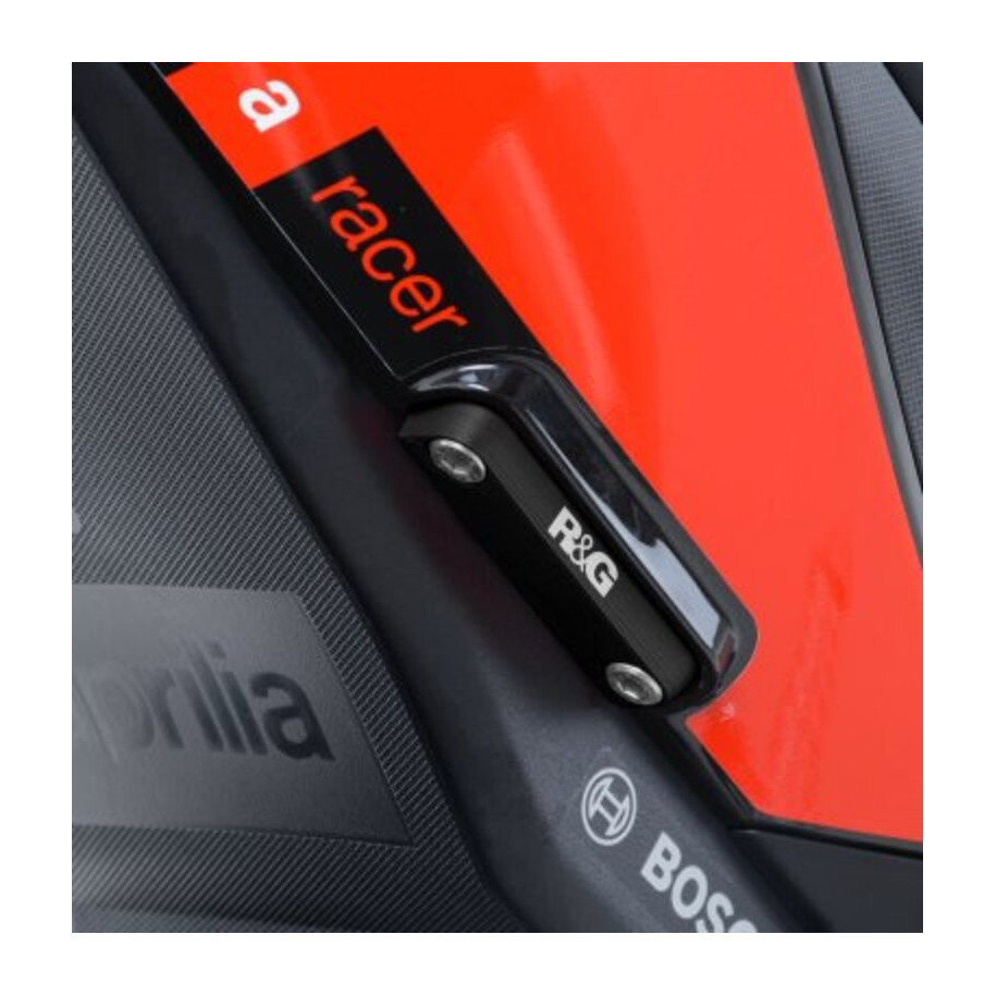 Cache orifice repose-pieds arrière gauche R&G RACING - noir Aprilia
